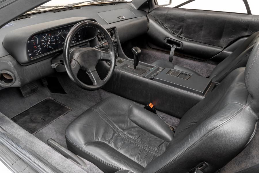 Интерьер DeLorean DMC-12 Goldplated 1981 года  (фото 11 из 15)